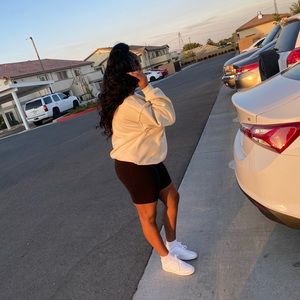 Meet your Posher, Eniya